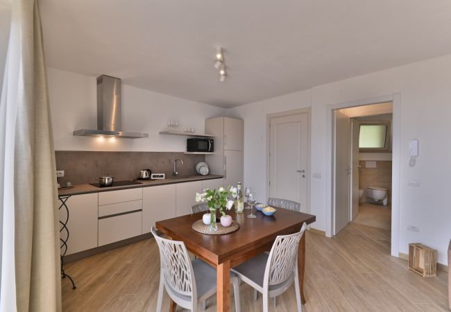 Ferienwohnung in Tignale - Appartamento Lucia by Theater Home - mit großem Balkon und Panoramablick Ferienwohnung in Tignale - Appartamento Lucia by Theater Home - mit großem Balkon und Panoramablick