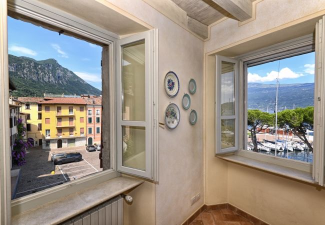 Ferienwohnung in Gargnano - Al Porto Vecchio by Theater Home - mit Parkplatz und wunderschönem Seeblick Ferienwohnung in Gargnano - Al Porto Vecchio by Theater Home - mit Parkplatz und wunderschönem Seeblick