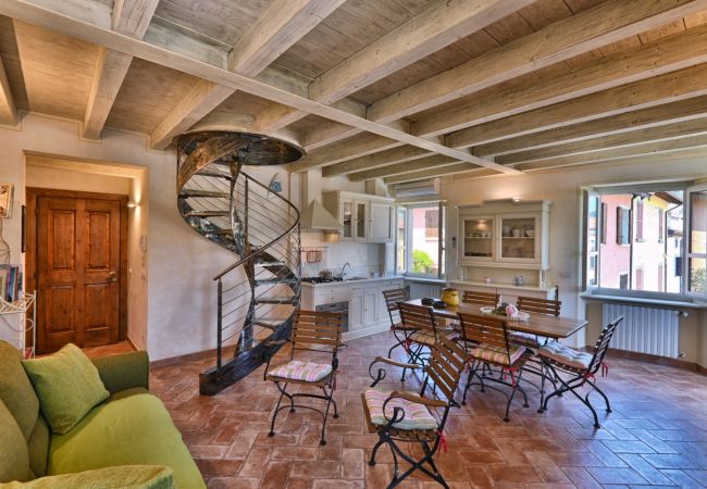 Ferienwohnung in Gargnano - Al Porto Vecchio by Theater Home - mit Parkplatz und wunderschönem Seeblick Ferienwohnung in Gargnano - Al Porto Vecchio by Theater Home - mit Parkplatz und wunderschönem Seeblick