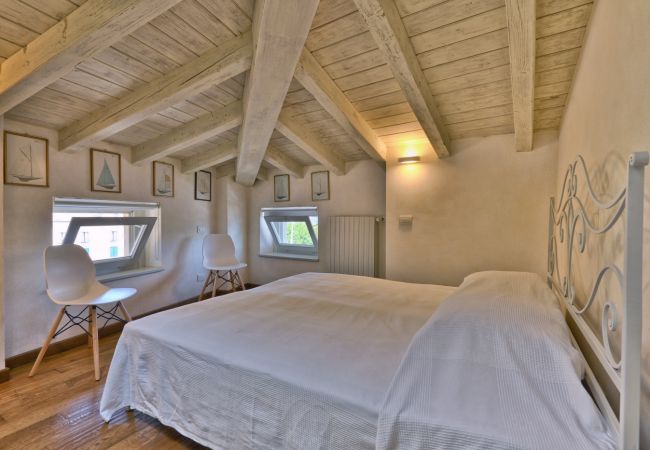 Ferienwohnung in Gargnano - Al Porto Vecchio by Theater Home - mit Parkplatz und wunderschönem Seeblick Ferienwohnung in Gargnano - Al Porto Vecchio by Theater Home - mit Parkplatz und wunderschönem Seeblick