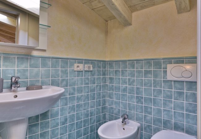 Ferienwohnung in Gargnano - Al Porto Vecchio by Theater Home - mit Parkplatz und wunderschönem Seeblick Ferienwohnung in Gargnano - Al Porto Vecchio by Theater Home - mit Parkplatz und wunderschönem Seeblick