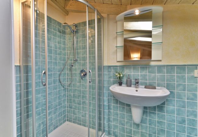 Ferienwohnung in Gargnano - Al Porto Vecchio by Theater Home - mit Parkplatz und wunderschönem Seeblick Ferienwohnung in Gargnano - Al Porto Vecchio by Theater Home - mit Parkplatz und wunderschönem Seeblick