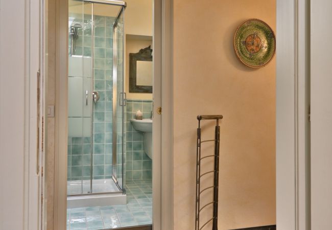 Ferienwohnung in Gargnano - Al Porto Vecchio by Theater Home - mit Parkplatz und wunderschönem Seeblick Ferienwohnung in Gargnano - Al Porto Vecchio by Theater Home - mit Parkplatz und wunderschönem Seeblick