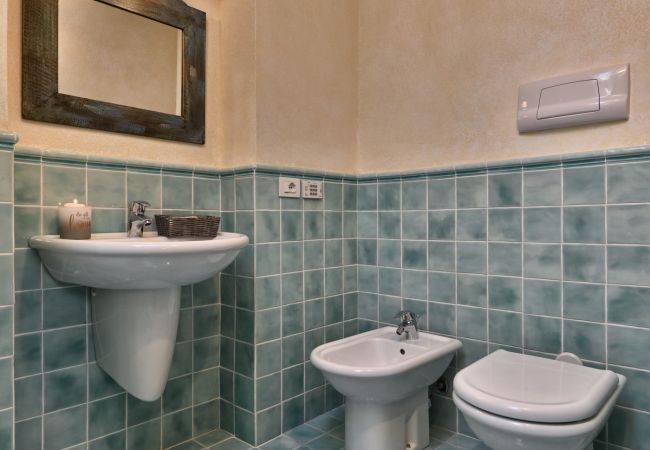 Ferienwohnung in Gargnano - Al Porto Vecchio by Theater Home - mit Parkplatz und wunderschönem Seeblick Ferienwohnung in Gargnano - Al Porto Vecchio by Theater Home - mit Parkplatz und wunderschönem Seeblick