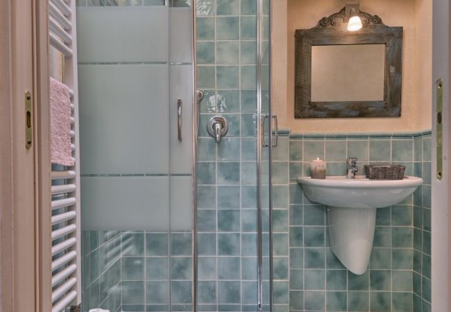 Ferienwohnung in Gargnano - Al Porto Vecchio by Theater Home - mit Parkplatz und wunderschönem Seeblick Ferienwohnung in Gargnano - Al Porto Vecchio by Theater Home - mit Parkplatz und wunderschönem Seeblick