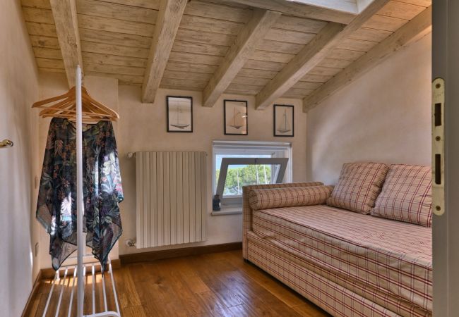 Ferienwohnung in Gargnano - Al Porto Vecchio by Theater Home - mit Parkplatz und wunderschönem Seeblick Ferienwohnung in Gargnano - Al Porto Vecchio by Theater Home - mit Parkplatz und wunderschönem Seeblick