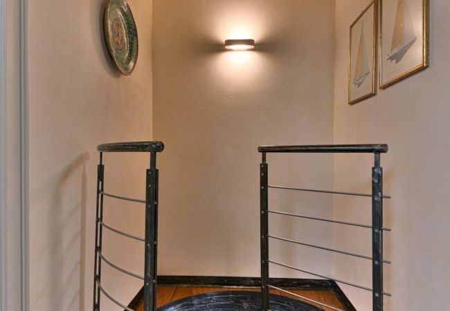 Ferienwohnung in Gargnano - Al Porto Vecchio by Theater Home - mit Parkplatz und wunderschönem Seeblick Ferienwohnung in Gargnano - Al Porto Vecchio by Theater Home - mit Parkplatz und wunderschönem Seeblick