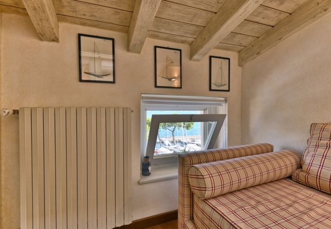 Ferienwohnung in Gargnano - Al Porto Vecchio by Theater Home - mit Parkplatz und wunderschönem Seeblick Ferienwohnung in Gargnano - Al Porto Vecchio by Theater Home - mit Parkplatz und wunderschönem Seeblick