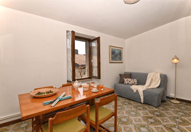 Ferienwohnung in Gargnano - La Casa del Vento - Appartamento Montagna by Theater Home Ferienwohnung in Gargnano - La Casa del Vento - Appartamento Montagna by Theater Home