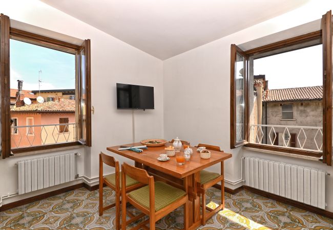 Ferienwohnung in Gargnano - La Casa del Vento - Appartamento Montagna by Theater Home Ferienwohnung in Gargnano - La Casa del Vento - Appartamento Montagna by Theater Home