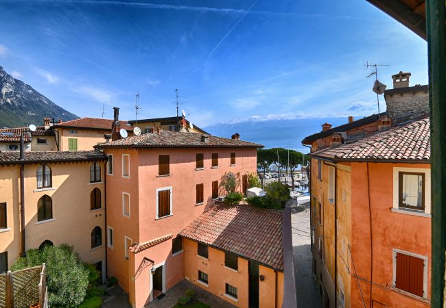 Ferienwohnung in Gargnano - La Casa del Vento - Appartamento Montagna by Theater Home Ferienwohnung in Gargnano - La Casa del Vento - Appartamento Montagna by Theater Home