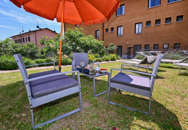 Ferienwohnung in Tignale - Il Girasole by Theater Home - neben das Zentrum mit großem Garten