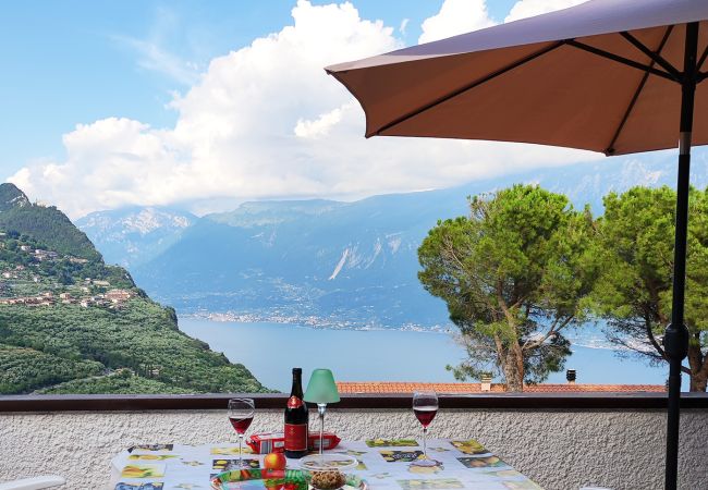 Ferienwohnung in Tignale - Appartamento Sommertraum by Theater Home - mit großem Terrasse und wunderschönem Seeblick