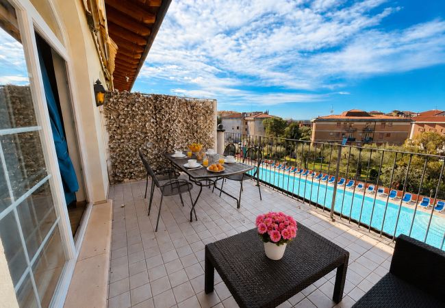 Ferienwohnung in Toscolano-Maderno - Giardino dei colori - App. 312 by Theater Home, mit Balkon und Pool