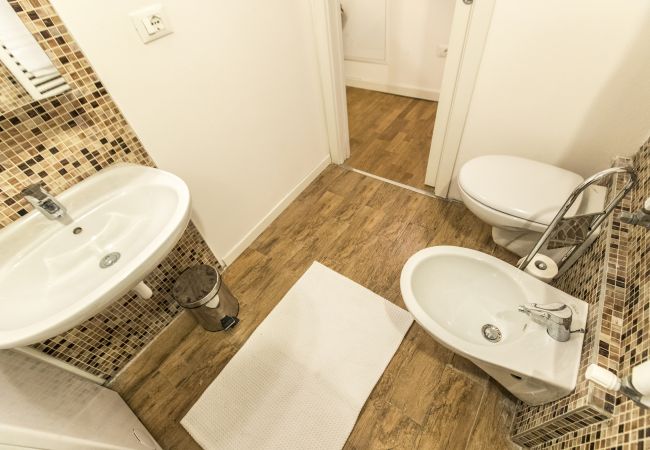 Modern bathroom Modern bathroom