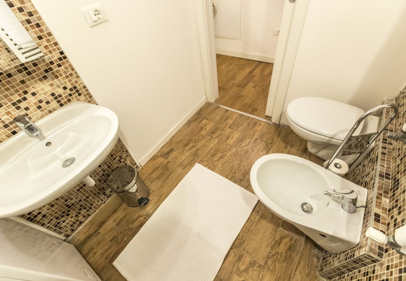 Modern bathroom Modern bathroom