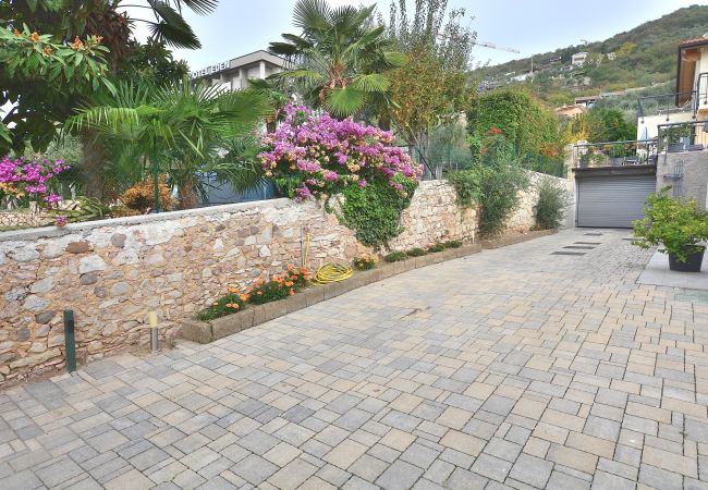 Apartment in Torri del Benaco - Casa al Lago - sleeps 4 shared pool in Torri del Benaco Apartment in Torri del Benaco - Casa al Lago - sleeps 4 shared pool in Torri del Benaco