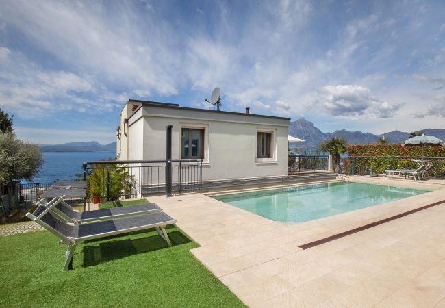 Apartment in Torri del Benaco - Casa al Lago - sleeps 4 shared pool in Torri del Benaco Apartment in Torri del Benaco - Casa al Lago - sleeps 4 shared pool in Torri del Benaco