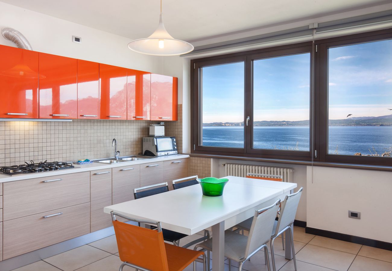 Apartment in Torri del Benaco - Casa al Lago - sleeps 4 shared pool in Torri del Benaco Apartment in Torri del Benaco - Casa al Lago - sleeps 4 shared pool in Torri del Benaco