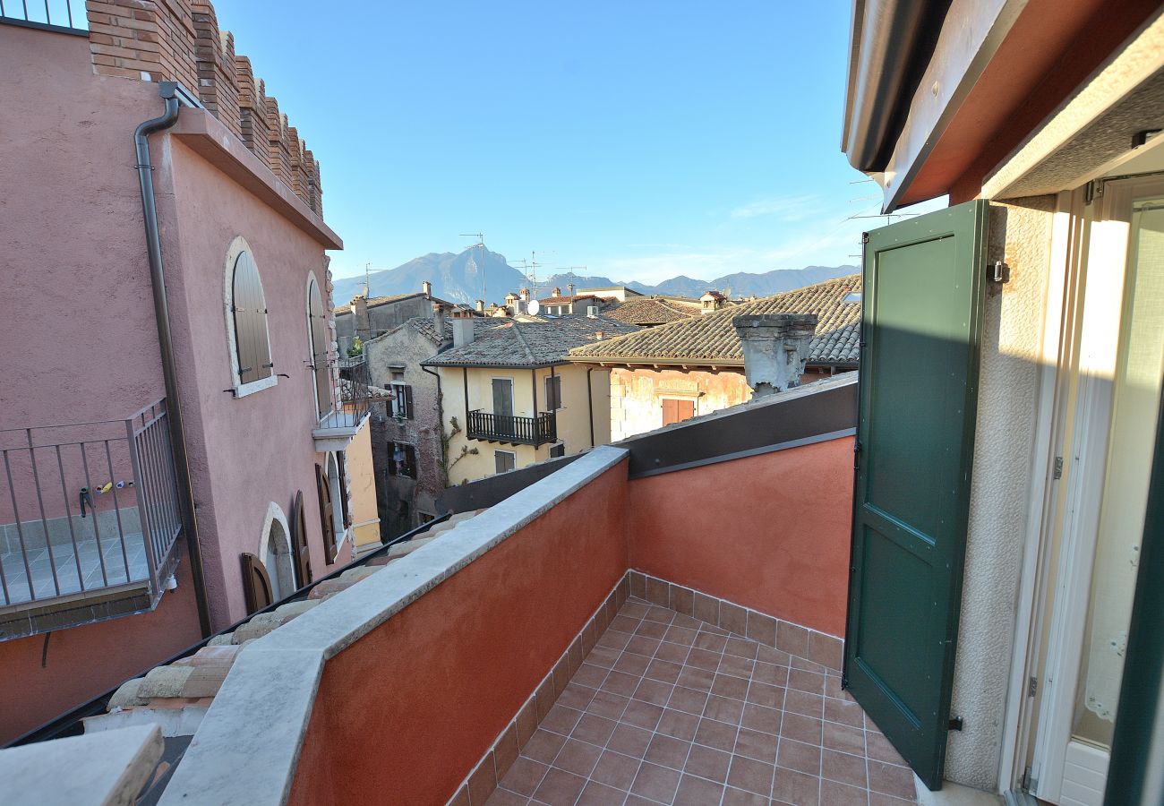 Apartment in Torri del Benaco - Apartment del Pescatore - sleeps  6 in Torri del Benaco downtown