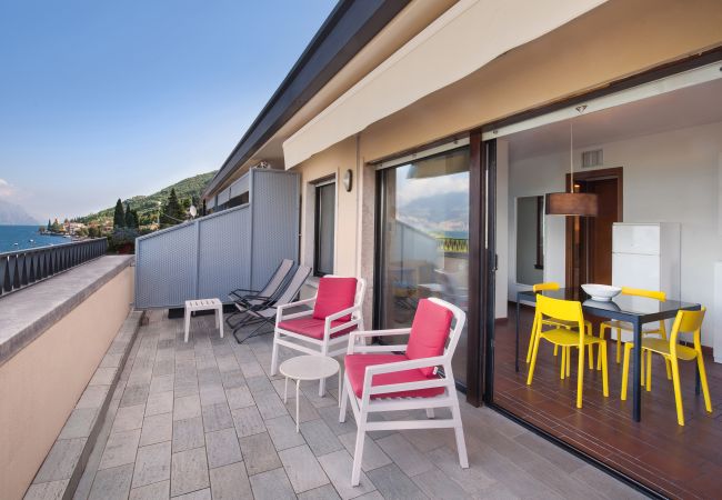 Apartment in Torri del Benaco - Watercolor Loft - 2 bedrooms apartment with 2 terraces overlooking the lake in Pai di Torri del Benaco Apartment in Torri del Benaco - Watercolor Loft - 2 bedrooms apartment with 2 terraces overlooking the lake in Pai di Torri del Benaco