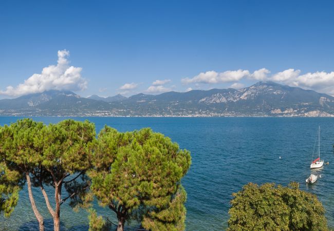 Apartment in Torri del Benaco - Watercolor Loft - 2 bedrooms apartment with 2 terraces overlooking the lake in Pai di Torri del Benaco Apartment in Torri del Benaco - Watercolor Loft - 2 bedrooms apartment with 2 terraces overlooking the lake in Pai di Torri del Benaco