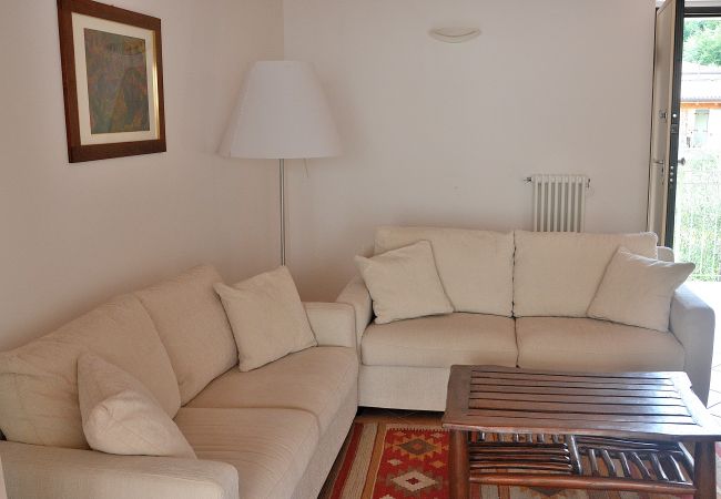 Apartment in Torri del Benaco - Residence alle Torri - 4 sleeps apartment in residence with pool  in  Albisano di Torri del Benaco Apartment in Torri del Benaco - Residence alle Torri - 4 sleeps apartment in residence with pool  in  Albisano di Torri del Benaco