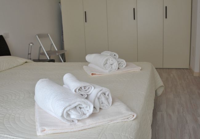 Apartment in Torri del Benaco - Residence alle Torri - 4 sleeps apartment in residence with pool  in  Albisano di Torri del Benaco Apartment in Torri del Benaco - Residence alle Torri - 4 sleeps apartment in residence with pool  in  Albisano di Torri del Benaco