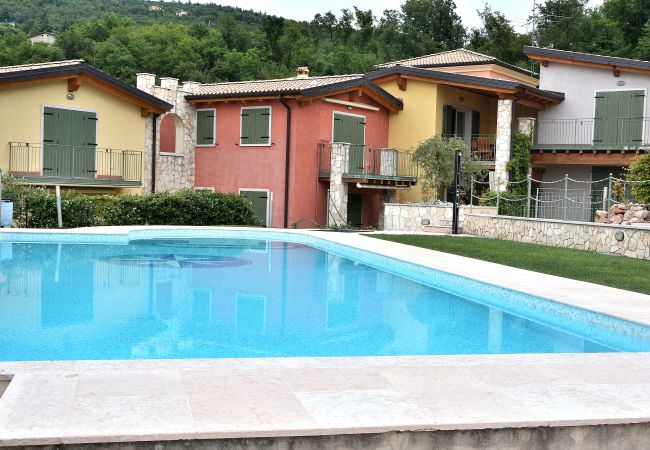 Apartment in Torri del Benaco - Residence alle Torri - 4 sleeps apartment in residence with pool  in  Albisano di Torri del Benaco Apartment in Torri del Benaco - Residence alle Torri - 4 sleeps apartment in residence with pool  in  Albisano di Torri del Benaco