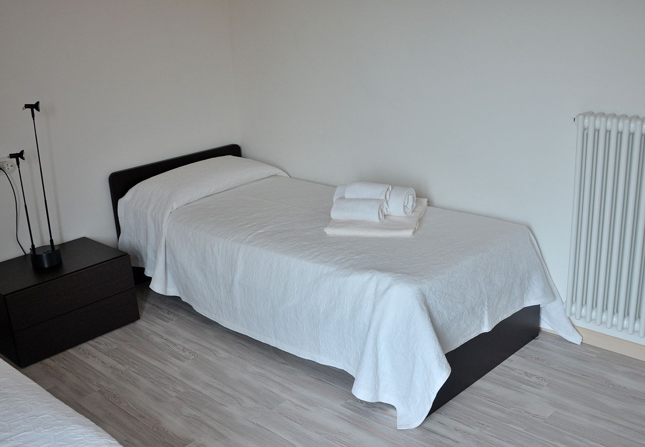 Apartment in Torri del Benaco - Residence alle Torri - 4 sleeps apartment in residence with pool  in  Albisano di Torri del Benaco Apartment in Torri del Benaco - Residence alle Torri - 4 sleeps apartment in residence with pool  in  Albisano di Torri del Benaco