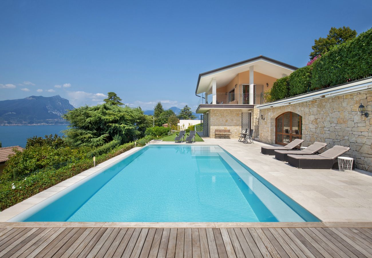 Villa in Torri del Benaco - Villa Sybille - 8 sleeps pool and lake view  in Torri del Benaco