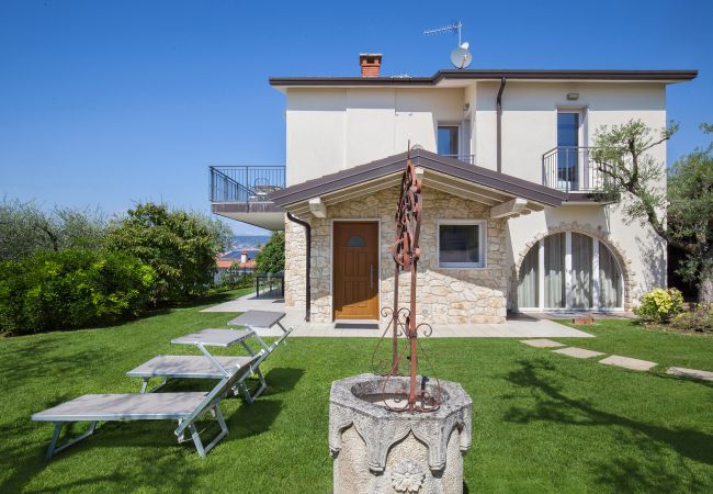 Villa in Bardolino - Villa Lisi - sleeps  8 private garden in residence with pool in Bardolino