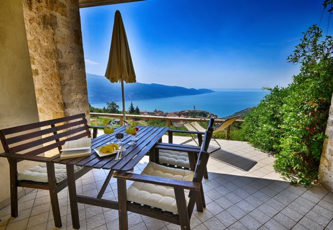 Apartment in Tignale - Borgo le Vigne, L'Uva rara  with breakfast and wellness centre - ONLY ADULTS