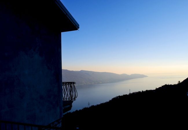 Villa in Tignale - Villa Ada - Theater Home, wit marvellous lake view 