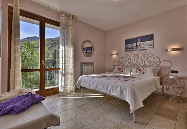 Apartment in Tignale - Villa Ornella - Belvedere Theater Home, in the historic centre with marvellous lake view Apartment in Tignale - Villa Ornella - Belvedere Theater Home, in the historic centre with marvellous lake view