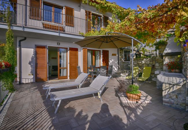 Apartment in Tignale - Villa Ornella - Belvedere Theater Home, in the historic centre with marvellous lake view Apartment in Tignale - Villa Ornella - Belvedere Theater Home, in the historic centre with marvellous lake view