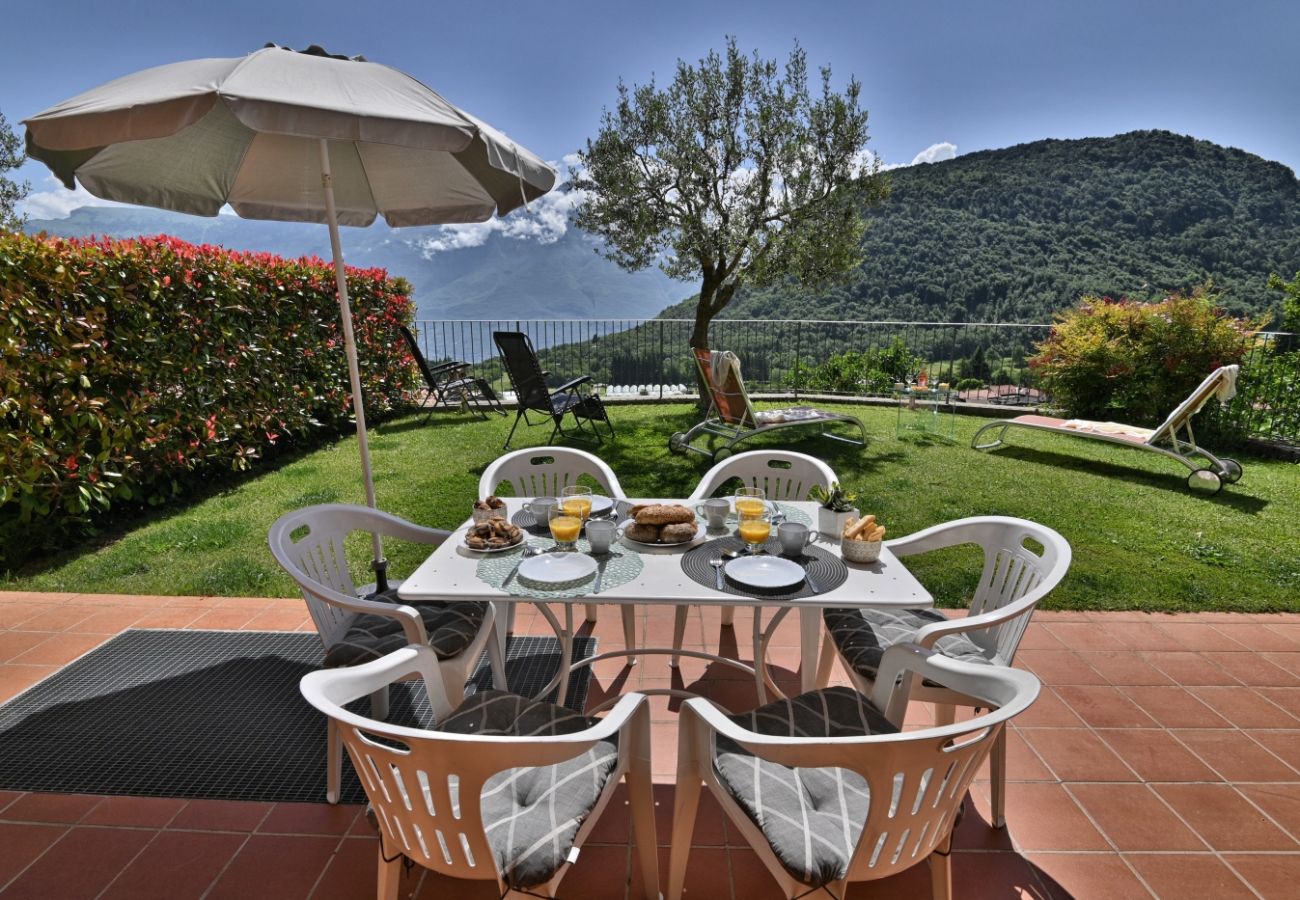 Apartment in Tignale - Michela 4  - Theater Home, with private garden and lake view Apartment in Tignale - Michela 4  - Theater Home, with private garden and lake view
