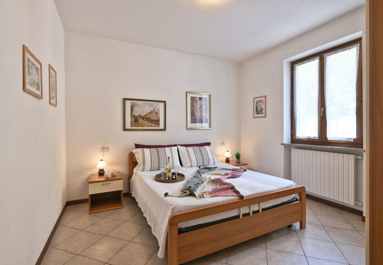 Apartment in Tignale - Michela 4  - Theater Home, with private garden and lake view Apartment in Tignale - Michela 4  - Theater Home, with private garden and lake view
