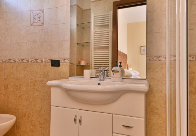 Apartment in Tignale - Rustico Kristi - Theater Home, with marvellous lake view Apartment in Tignale - Rustico Kristi - Theater Home, with marvellous lake view