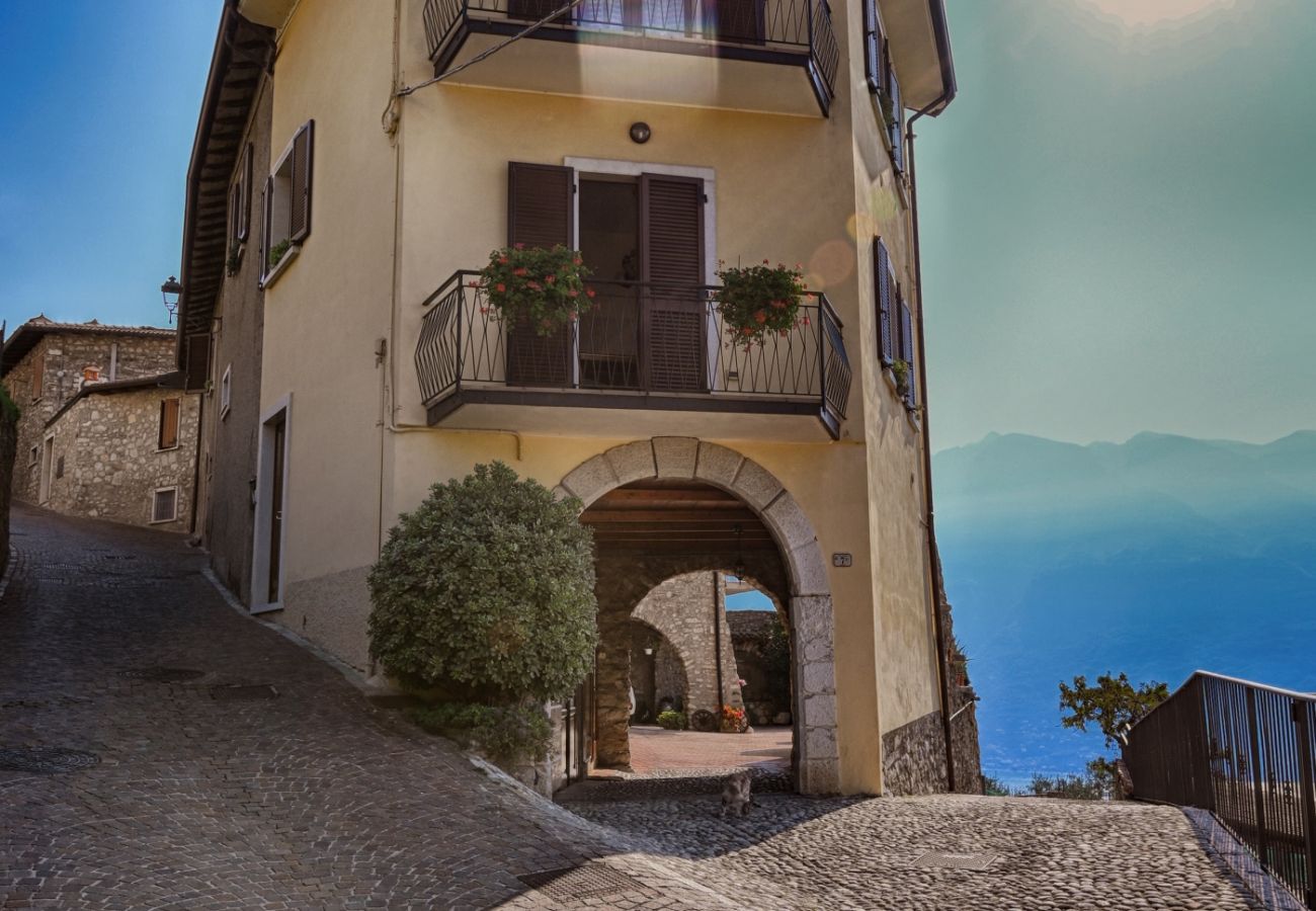 Apartment in Tignale - Rustico Kristi - Theater Home, with marvellous lake view Apartment in Tignale - Rustico Kristi - Theater Home, with marvellous lake view