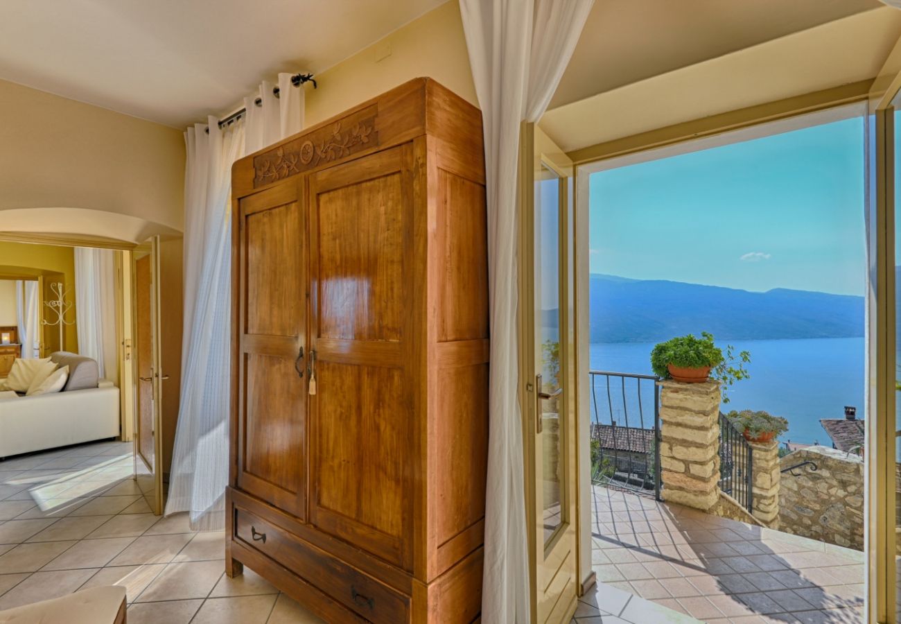 Apartment in Tignale - Rustico Kristi - Theater Home, with marvellous lake view Apartment in Tignale - Rustico Kristi - Theater Home, with marvellous lake view