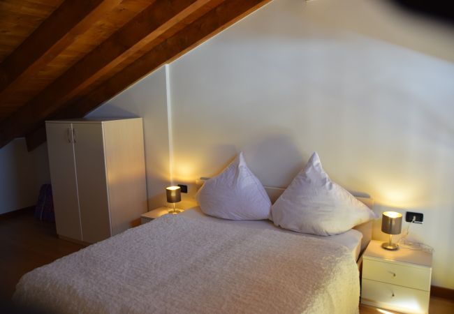 Apartment in Tignale - Elisabetta - Theater Home, with marvellous lake view and pool Apartment in Tignale - Elisabetta - Theater Home, with marvellous lake view and pool