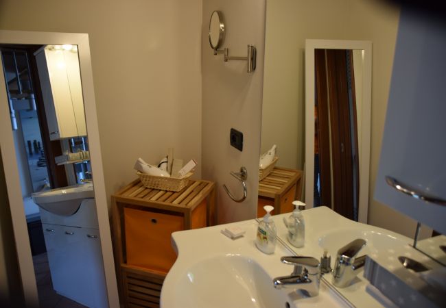 Apartment in Tignale - Elisabetta - Theater Home, with marvellous lake view and pool Apartment in Tignale - Elisabetta - Theater Home, with marvellous lake view and pool