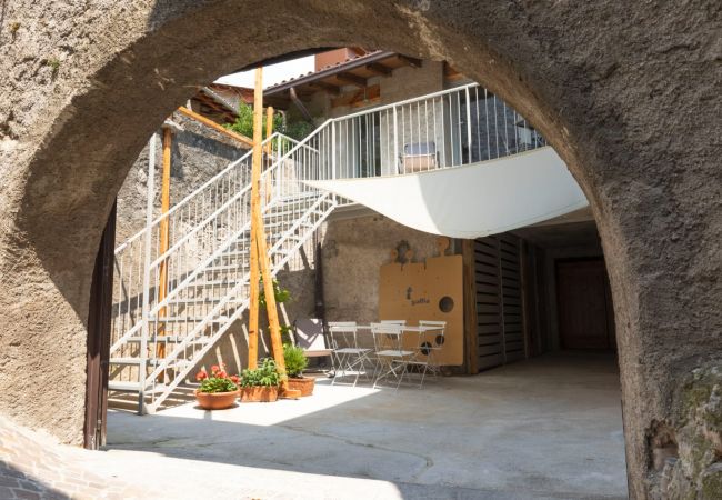 Apartment in Tignale - La Corte - Gallia, Theater Home, well furnished with lake view Apartment in Tignale - La Corte - Gallia, Theater Home, well furnished with lake view