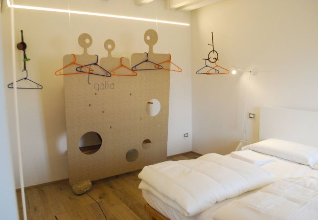 Apartment in Tignale - La Corte - Gallia, Theater Home, well furnished with lake view Apartment in Tignale - La Corte - Gallia, Theater Home, well furnished with lake view