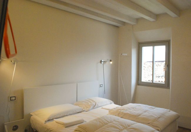 Apartment in Tignale - La Corte - Gallia, Theater Home, well furnished with lake view Apartment in Tignale - La Corte - Gallia, Theater Home, well furnished with lake view