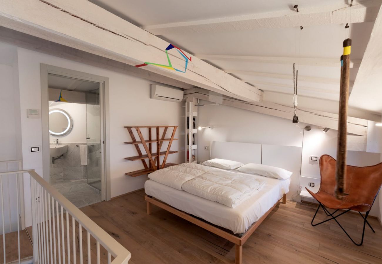 Apartment in Tignale - La Corte - Gallia, Theater Home, well furnished with lake view Apartment in Tignale - La Corte - Gallia, Theater Home, well furnished with lake view