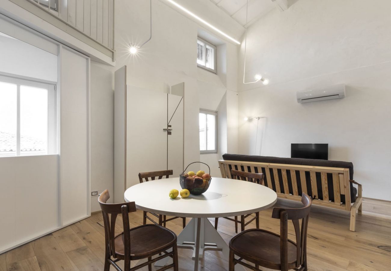 Apartment in Tignale - La Corte - Gallia, Theater Home, well furnished with lake view Apartment in Tignale - La Corte - Gallia, Theater Home, well furnished with lake view