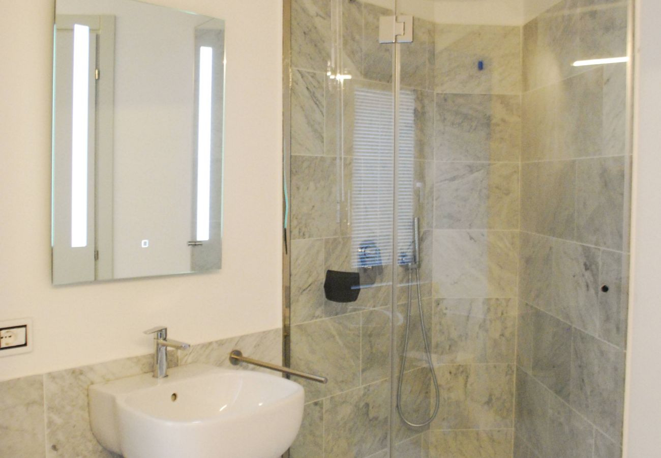 Apartment in Tignale - La Corte - Gallia, Theater Home, well furnished with lake view Apartment in Tignale - La Corte - Gallia, Theater Home, well furnished with lake view