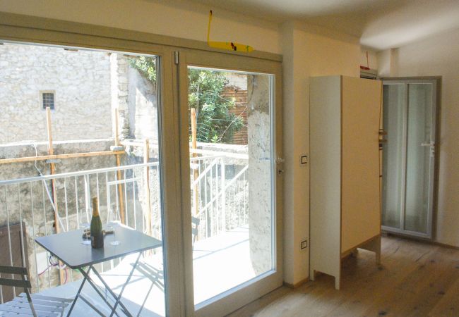 Apartment in Tignale - La Corte - Finil Theater Home, well furnished with lake view Apartment in Tignale - La Corte - Finil Theater Home, well furnished with lake view